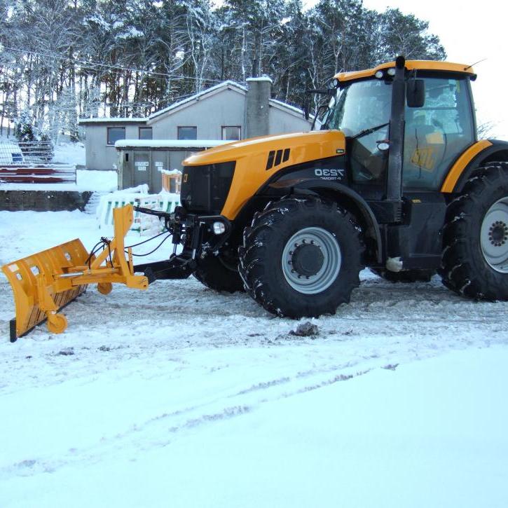 750mm high snow blade on JCB Fastrac